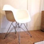 ハーマンミラー/HermanMiller｜イームズ アームシェルチェア ホワイト ワイヤーベース
