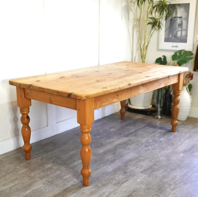 ペニーワイズ　ダイニングテーブル　買取